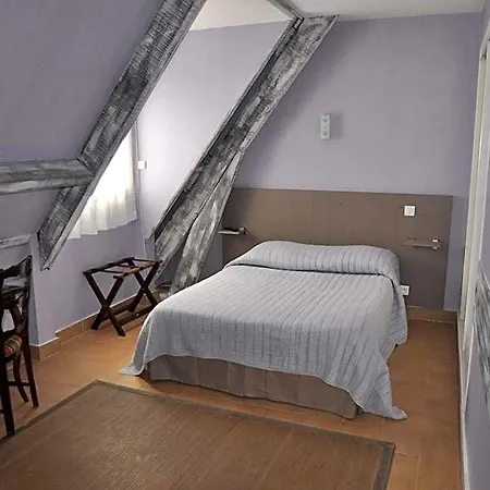Des Platanes Hotell 2*